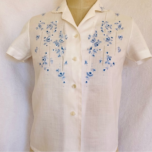 Vtg XS white  embroidered short sleeve linen blouse - Picture 2 of 6